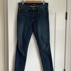 Hudson— Skinny Jeans


Great condition :)